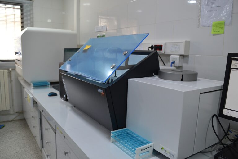 laboratoire d’analyses de biochimie à Ksar Maya Santé